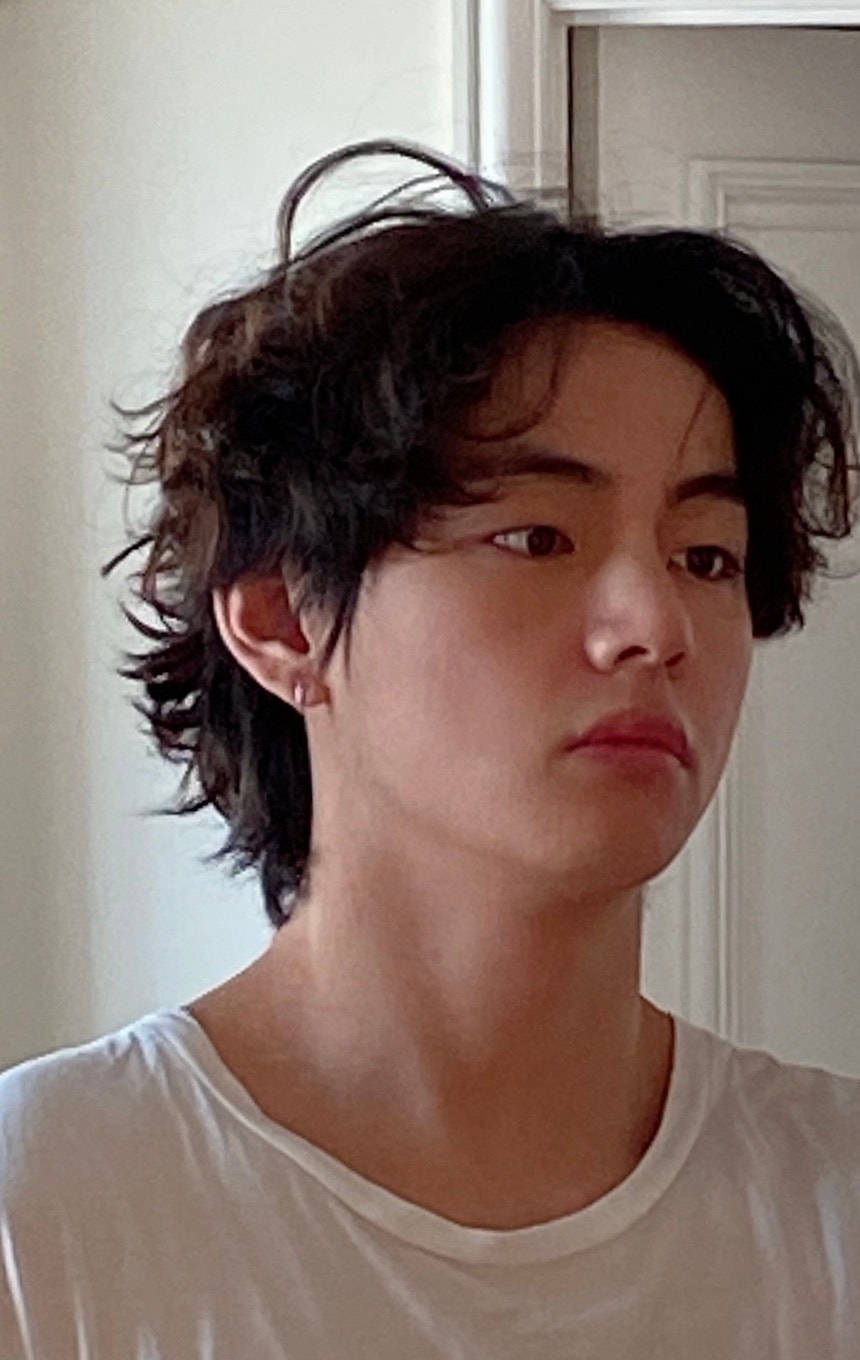 bts-community-posts-hi-v