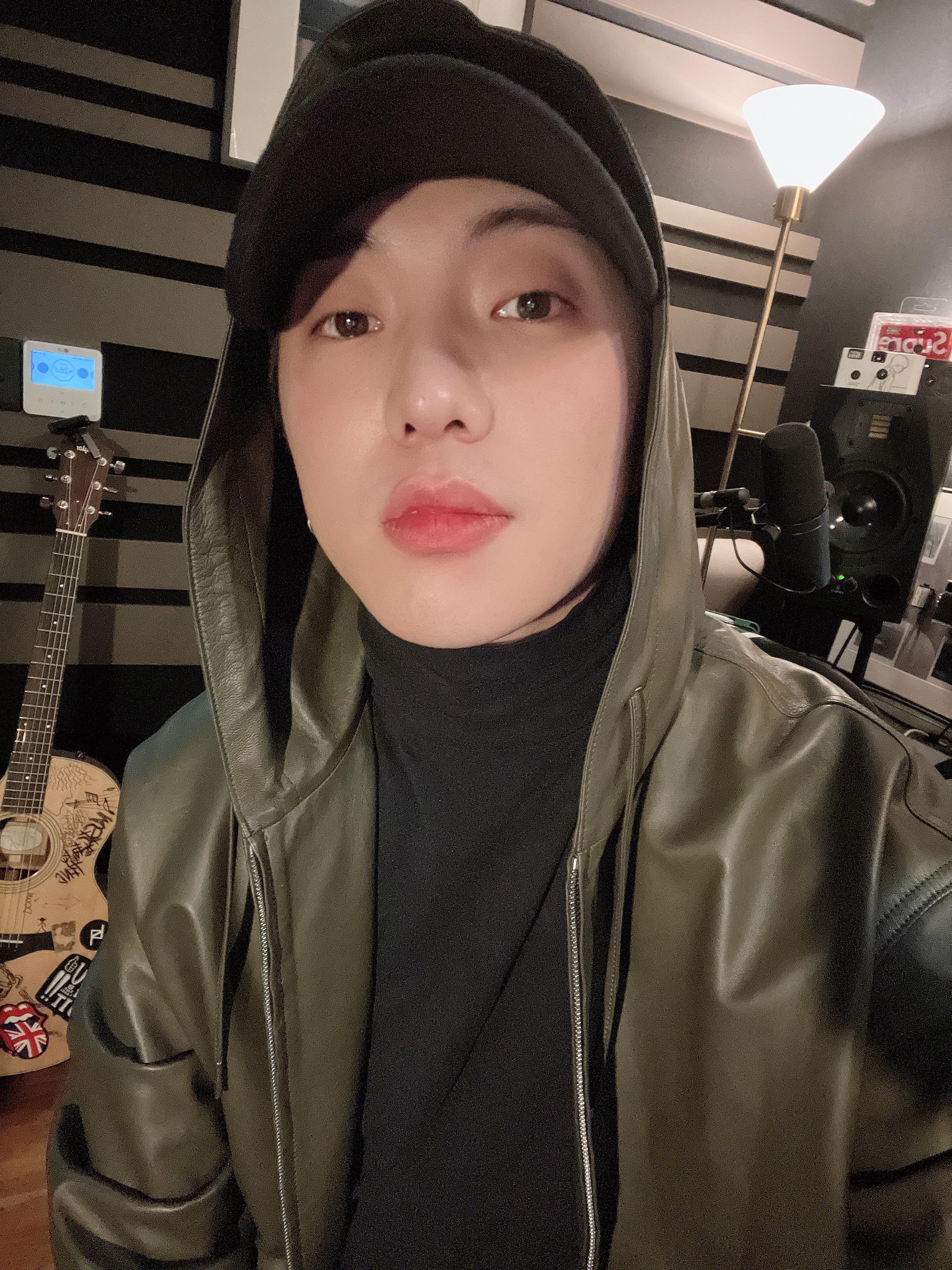 WINNER Community Posts - 위버스 첫게시! 다들 맛저하세여💙 - YOON