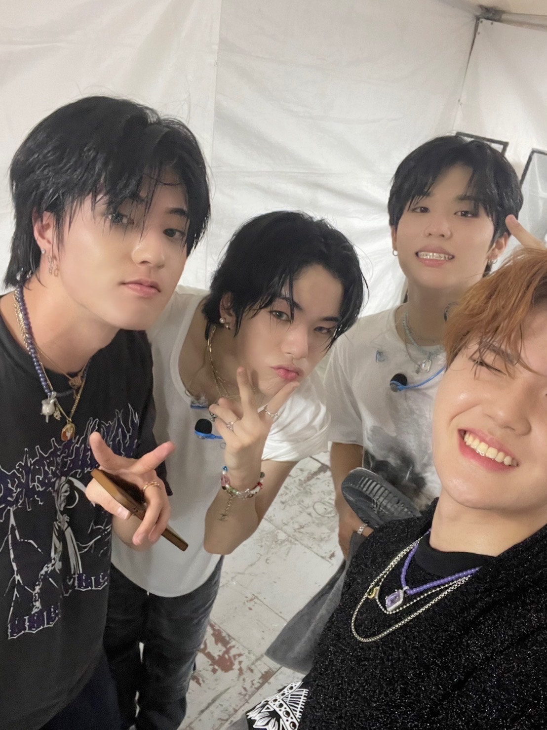 TREASURE Community Posts - 🤟🤟🤟🤟🤟🤟🤟 오늘도 고생 많았어요!!! ♥️ - DOYOUNG