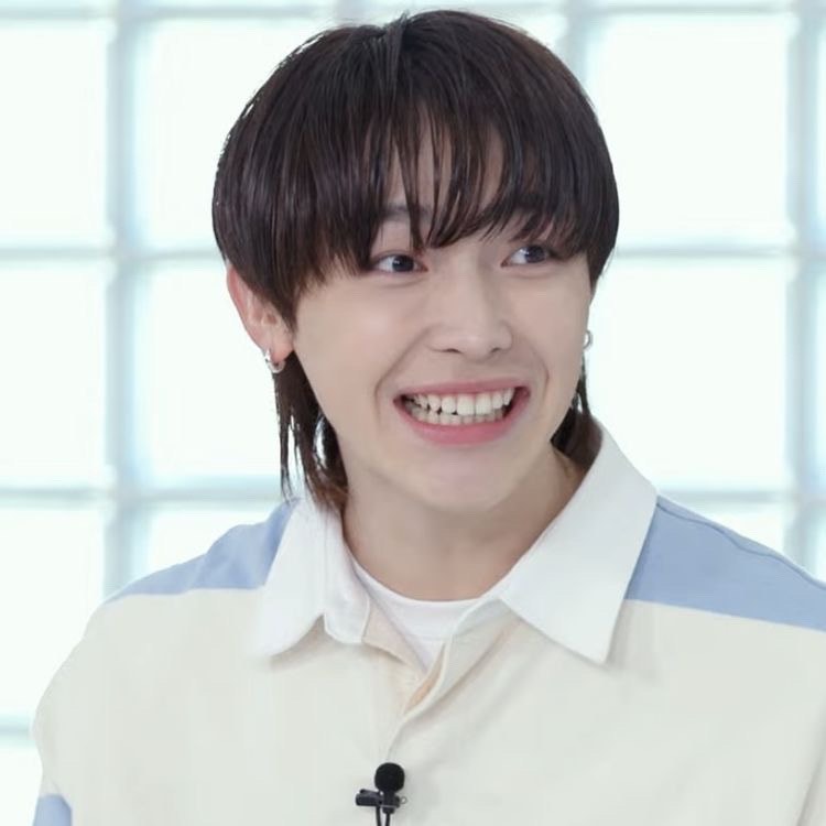 &TEAM 커뮤니티 포스트 ニコラスって不意に撮られた写真も 何もかも全部かわいいんだよ. ステージ上がったら本当にかっこいいのに