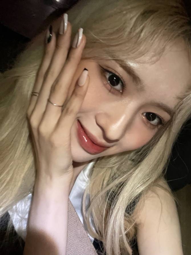 Cherry Bullet Community Posts - 잘자 룰렛🤍 - MAY