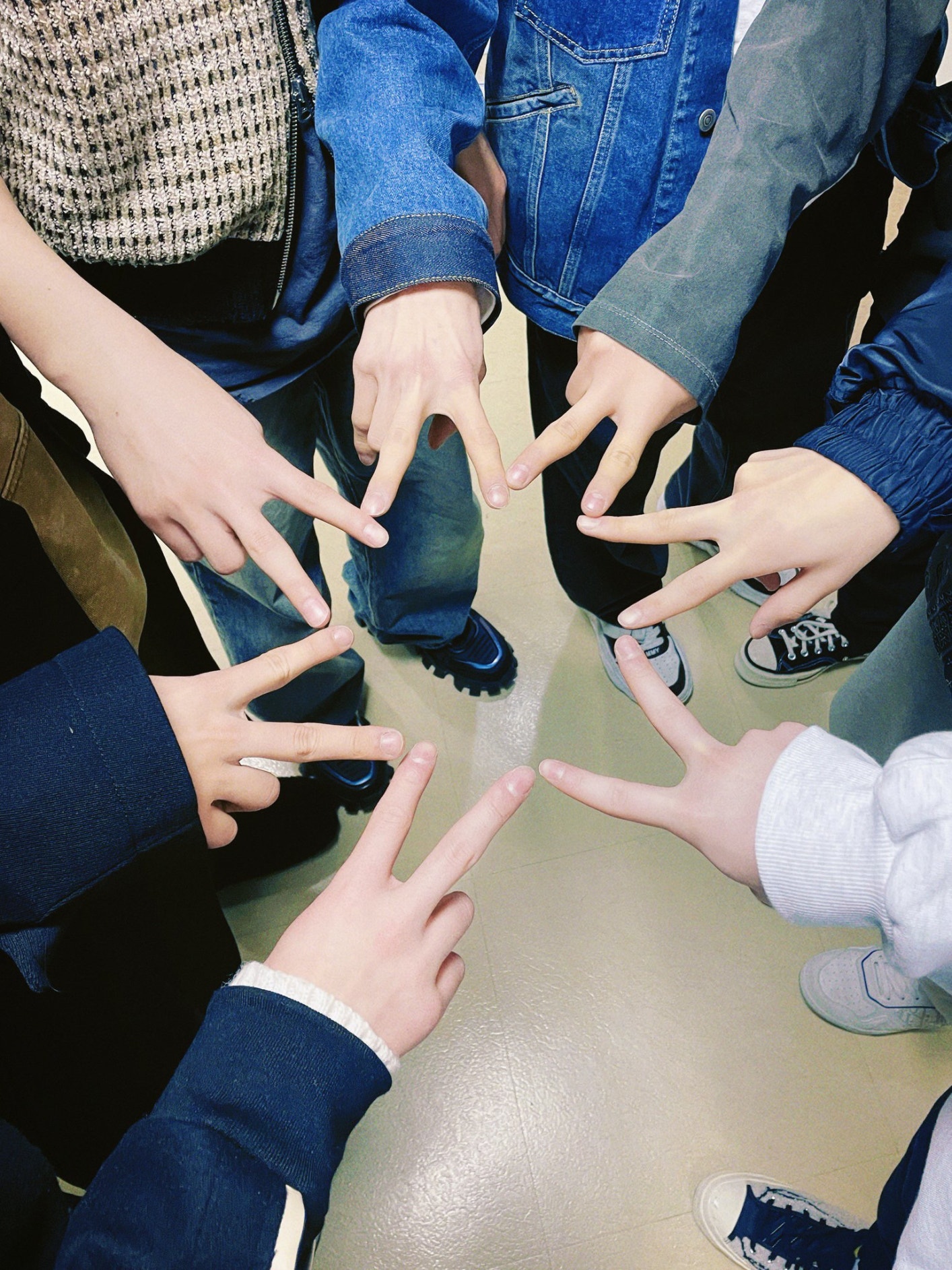ENHYPEN Community Posts D1 遂に明日！！楽しみ早く会いたいけど、会ってしまったら別れが寂しくなる😢 このワクワクで寝れない感じがちょうど良い😖💖💭