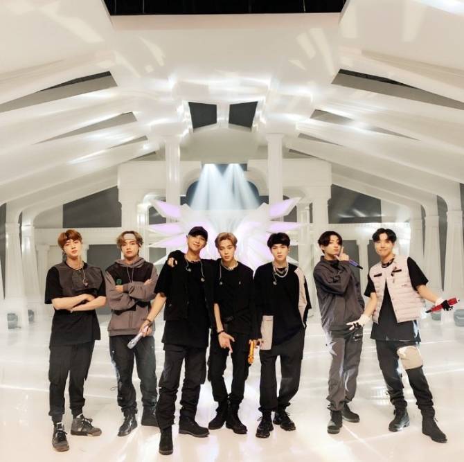 BTS Community Posts ARMY VOTE FOR BTS Every Day Copy This And Post bts-community-posts-army-vote-for-bts-every-day-copy-this-and-post