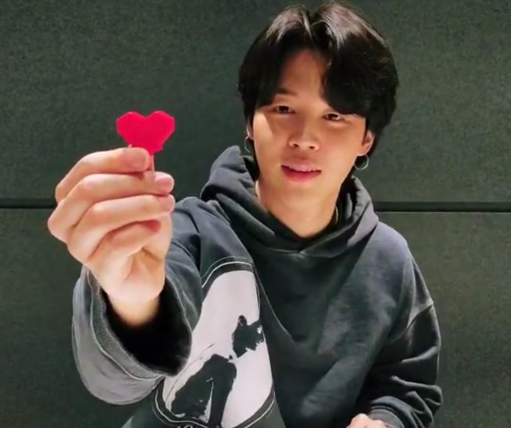 Bts Community Posts 💗🐥💗jimin Time💗🐥💗 ジミンちゃんおはよう💜 可愛い顔してまだ寝てるよね🥰 ゆっくりおやすみ💤 今朝は☔ Vibe聴いてテンション