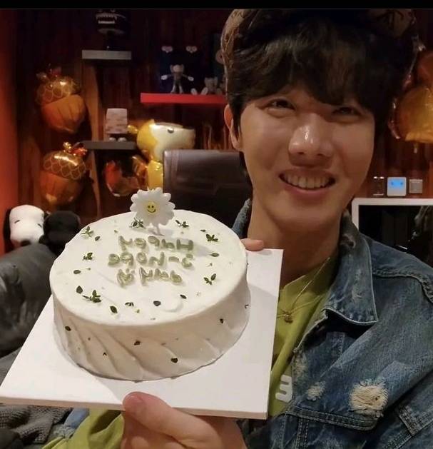 Bts Community Posts 제이홉 늦어서 미안해 생일축하해 최근에 큰 문제가 있기 때문입니다 항상 건강하고