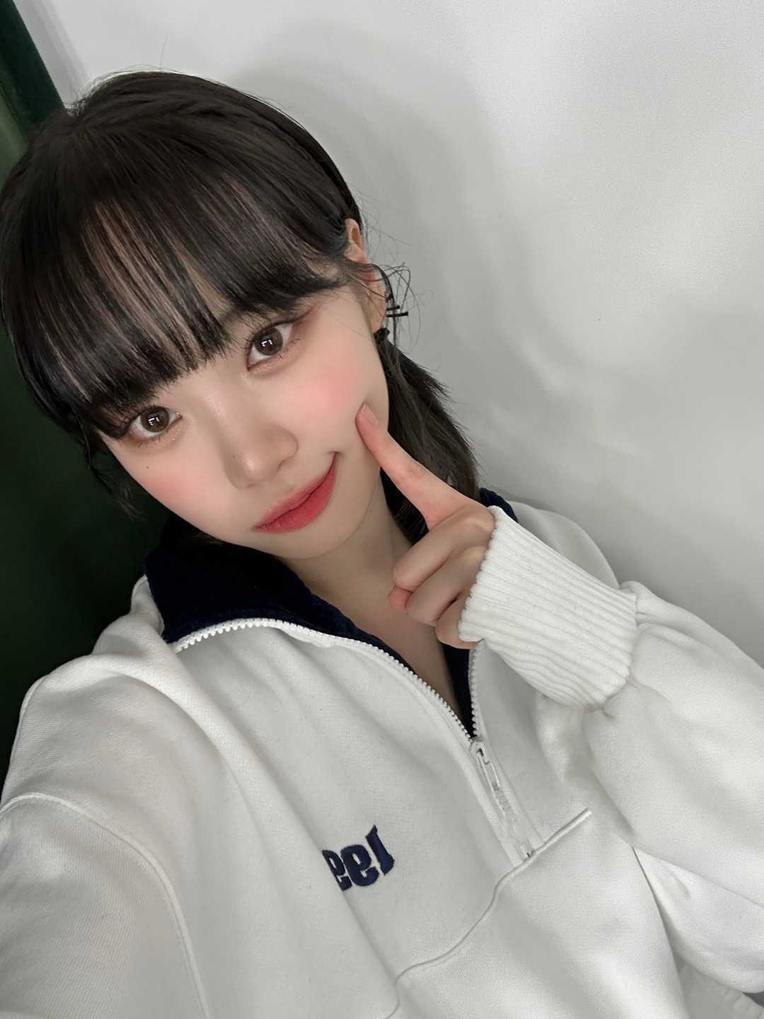 Unnie I Like You Scan LE SSERAFIM Community Posts - Chaewon unnie, I find you more and more