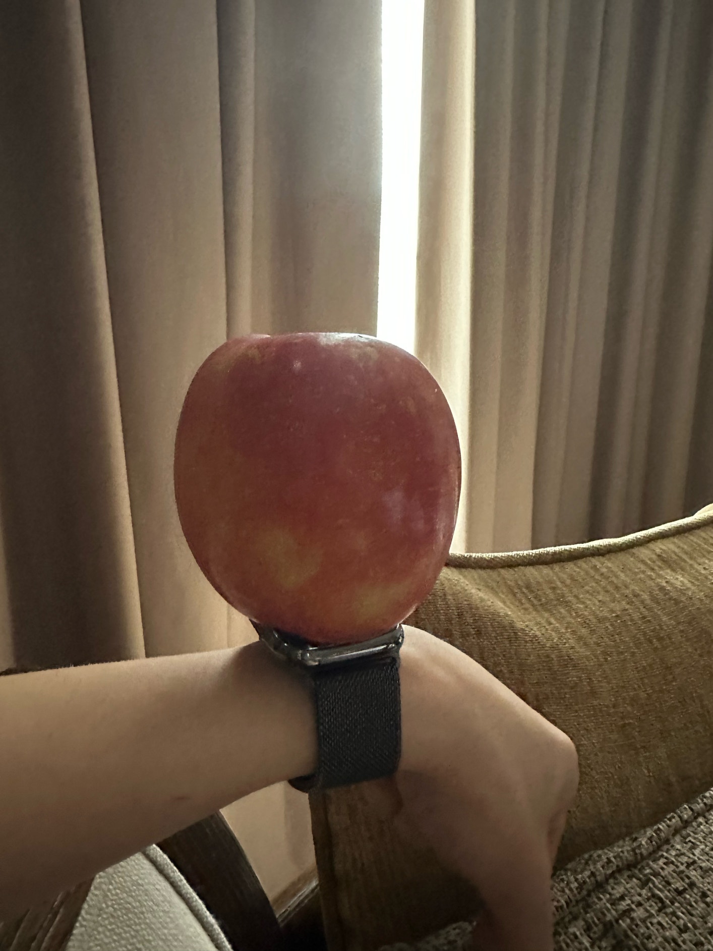 TREASURE Community Posts APPLE WATCH KiWi WATCH BANANA WATCH DOYOUNG